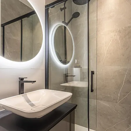 P&o Mennica V Апартаменты *